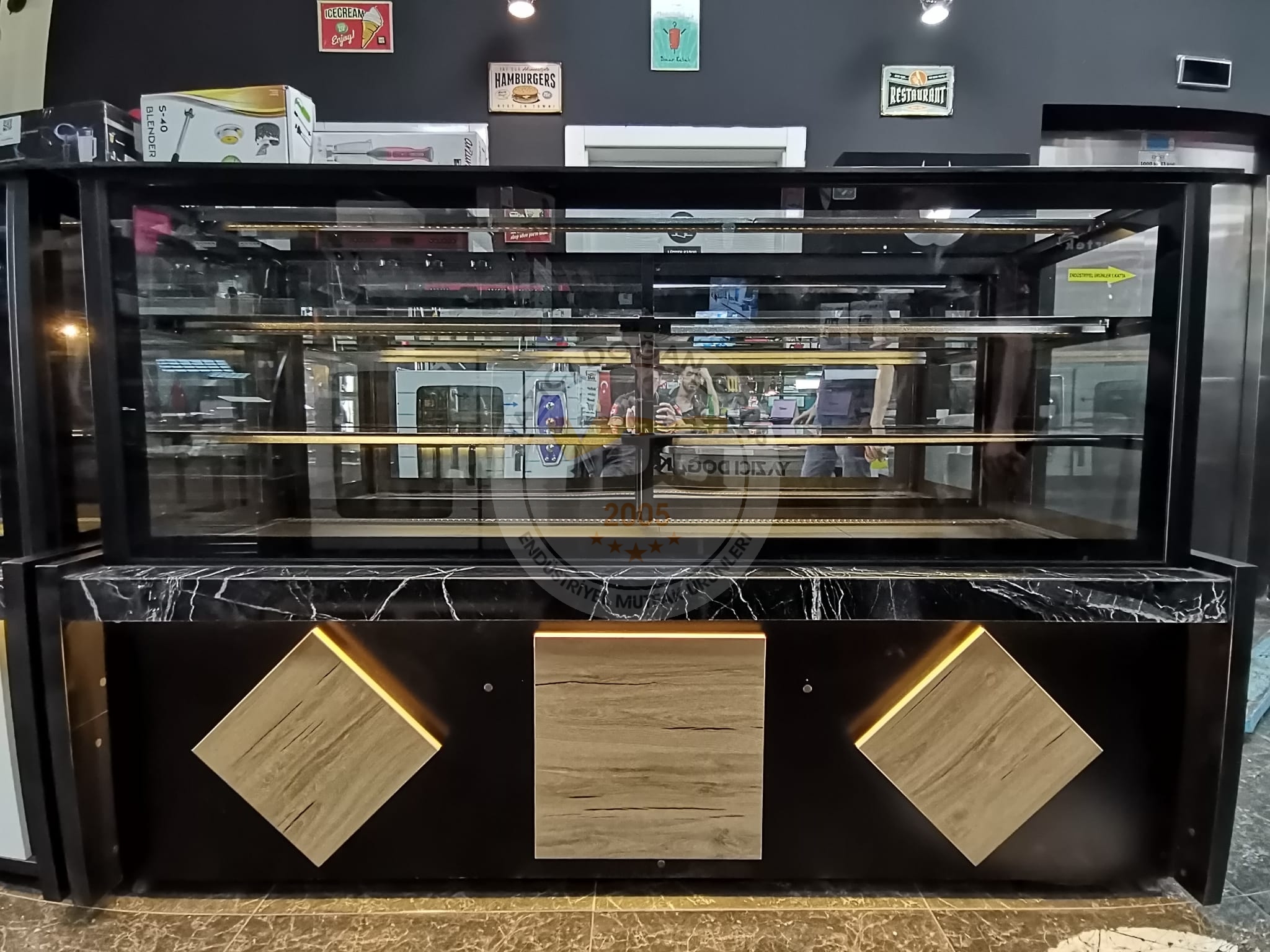 VİTRİN TİP PASTA TEŞHİR DOLABI -SOĞUTMALI YAŞPASTA DOLABI 200 CM - Görsel 2