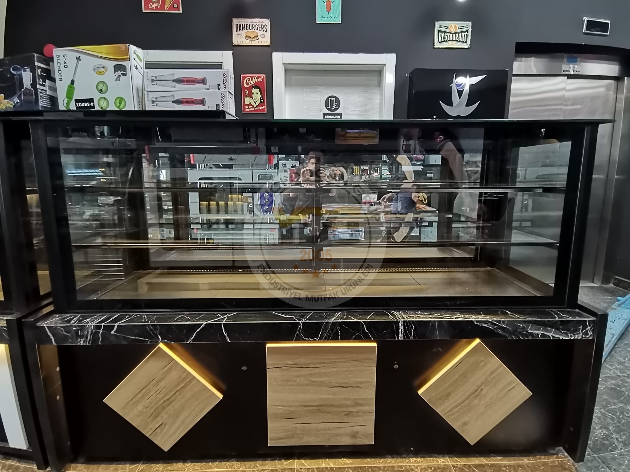 VİTRİN TİP PASTA TEŞHİR DOLABI -SOĞUTMALI YAŞPASTA DOLABI 200 CM - Görsel 9