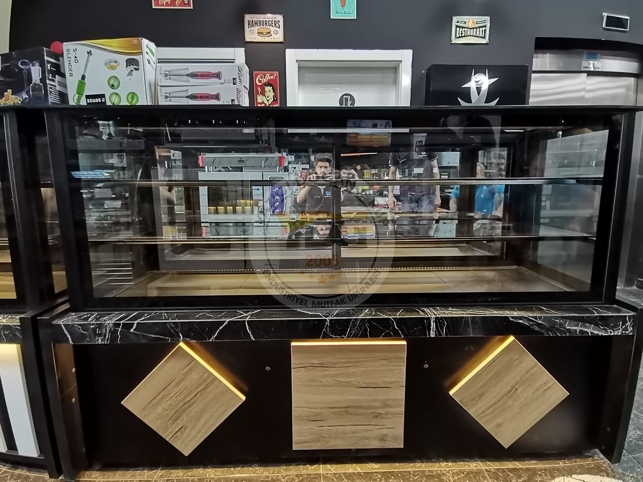 VİTRİN TİP PASTA TEŞHİR DOLABI -SOĞUTMALI YAŞPASTA DOLABI 200 CM